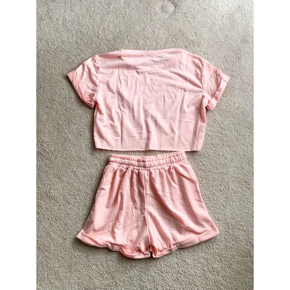 Cropped Plain Tee & Shorts Set - Picture 3 of 3